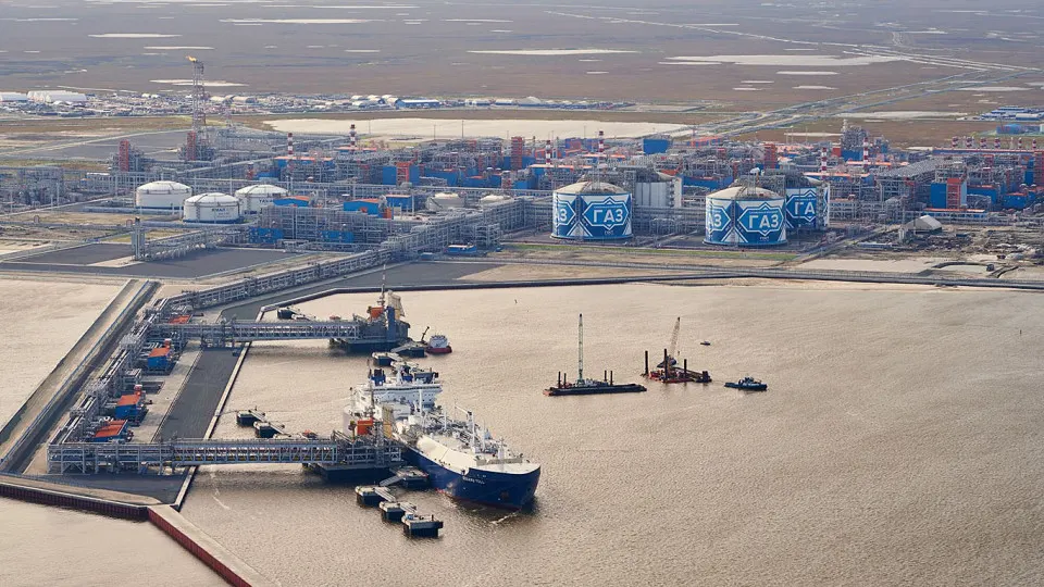 Несмотря на план полного отказа от российского газа, страны ЕС в первом полугодии резко увеличили импорт СПГ проекта «Ямал», ускоряя поставки по действующим долгосрочным контрактам на фоне грядущих ограничений и проблем с заполнением хранилищ.