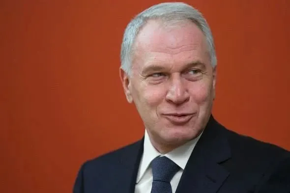 Президент присвоил Ковальчуку орден III степени за вклад в социальные проекты, сохранение культурных ценностей и благотворительность. По оценке Forbes, он занимает 66-е место среди российских миллиардеров с состоянием около $2 млрд.