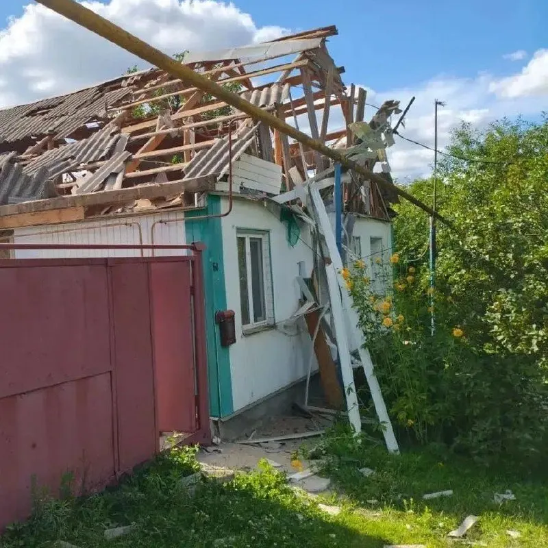 Беспилотники нанесли удары по девяти населённым пунктам Белгородской области: четыре человека получили ранения, зафиксированы пожары и повреждения транспорта и зданий.
