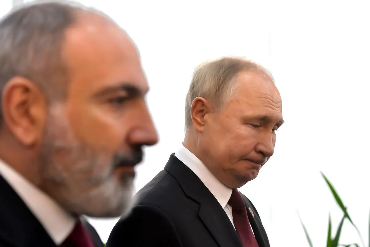 За январь—май 2026 года товарооборот между Арменией и Россией составил $2,196 млрд — на 21,5% меньше, чем годом ранее. Доля России в торговле сократилась с 35,1% до 28%. Снижение связывают с ухудшением отношений на фоне сближения Армении с Европой и ограничениями на ввоз продуктов.