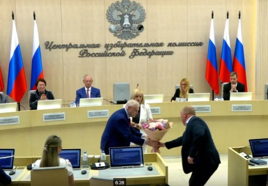 На заседании Центризбиркома зарегистрировали списки «Справедливой России», подтвердили право на выдвижение 260 кандидатов, назначили члена комиссии с совещательным голосом и утвердили перечень финансовых уполномоченных «Яблока» в регионах.