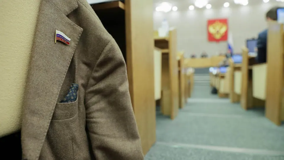 Правительство поддержало законопроект, который снимает ответственность с региональных парламентариев за непредставление или несвоевременную подачу деклараций и сокращает случаи, когда отчётность о доходах обязательна.