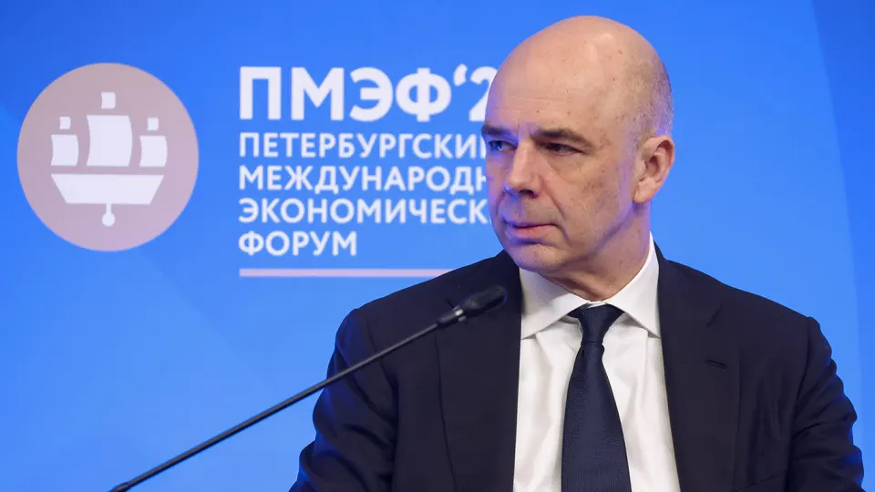 Аукционы по размещению облигаций федерального займа идут очень плохо: на четырех последних торгах Минфин привлек меньше 10 млрд руб., а 15 июля торги не состоялись. Ситуация связана с ростом дефицита бюджета и неопределённостью по расходам.