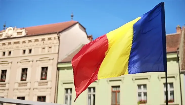 Бухарест объявил одного из сотрудников посольства России персоной нон грата и потребовал его выезда после того, как с 24 по 26 июля румынские военные сбили три беспилотника, незаконно проникших в страну. Российскому дипломату показали обломки одного из дронов. МИД Румынии также отозвал своего посла в Москву для консультаций.