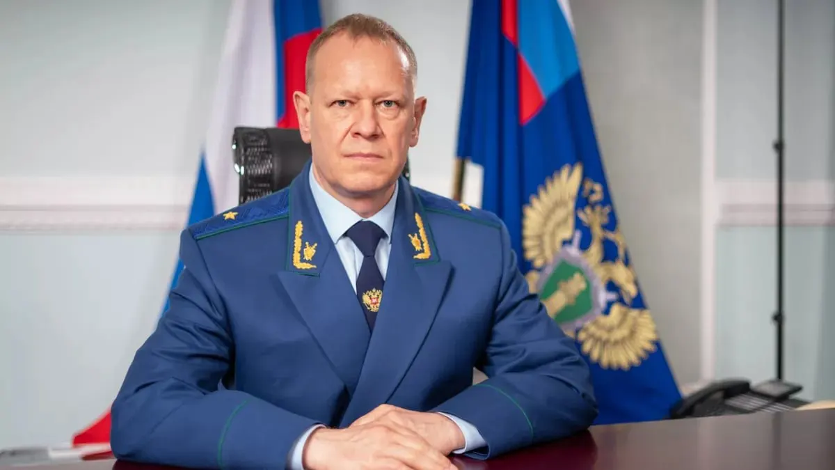 Президент направил в Совет Федерации кандидатуру Николая Рябова на пост прокурора Алтайского края. Консультации сенаторов по назначению запланированы на 16 июля; окончательное решение примет президент. Рябов ранее занимал руководящие должности в прокуратурах нескольких регионов и с 2024 года возглавляет управление Генпрокуратуры по СФО.