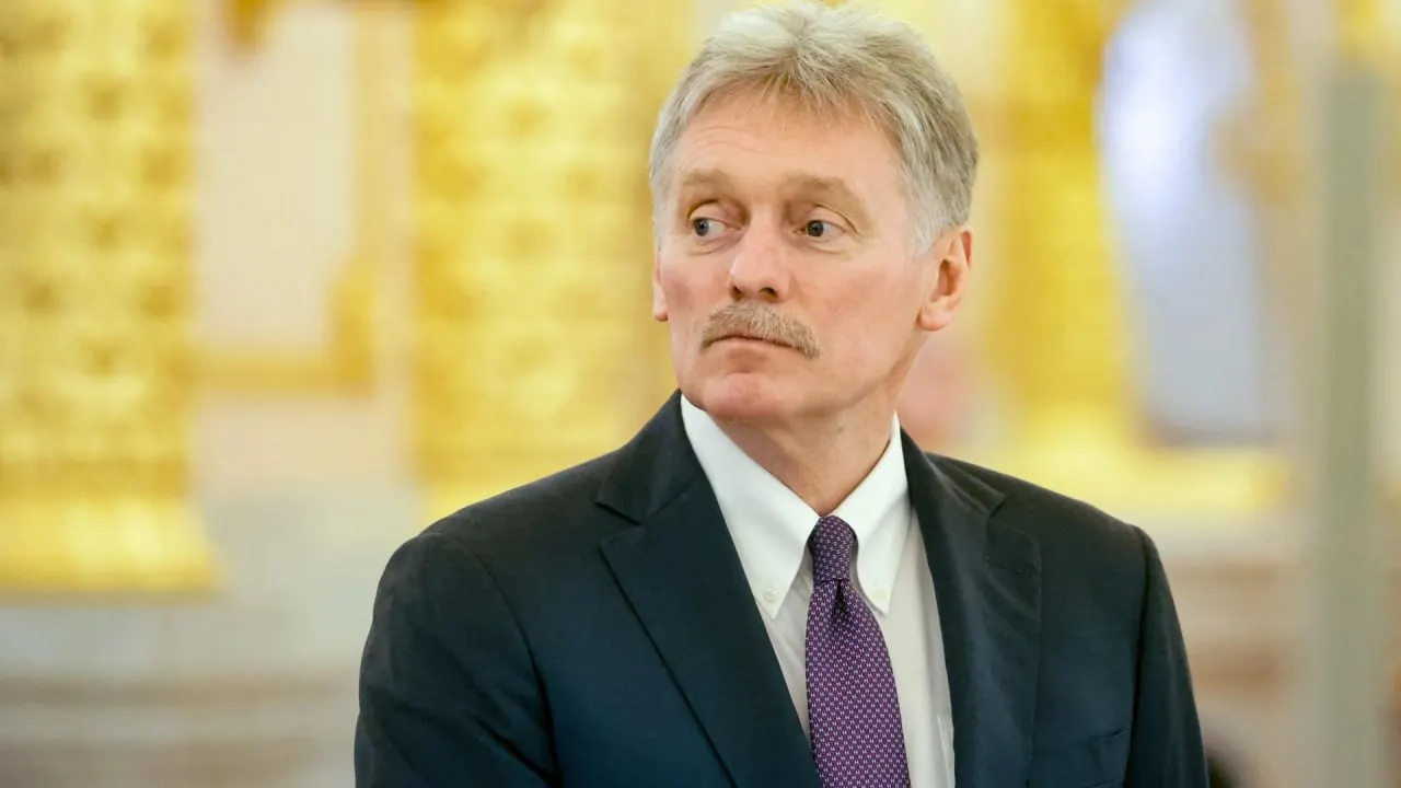 Пресс‑секретарь президента заявил, что вмешательство западных стран превратило спецоперацию в войну; удары по гражданской инфраструктуре он назвал террористическими и заявил о готовности к переговорам при посредничестве США.