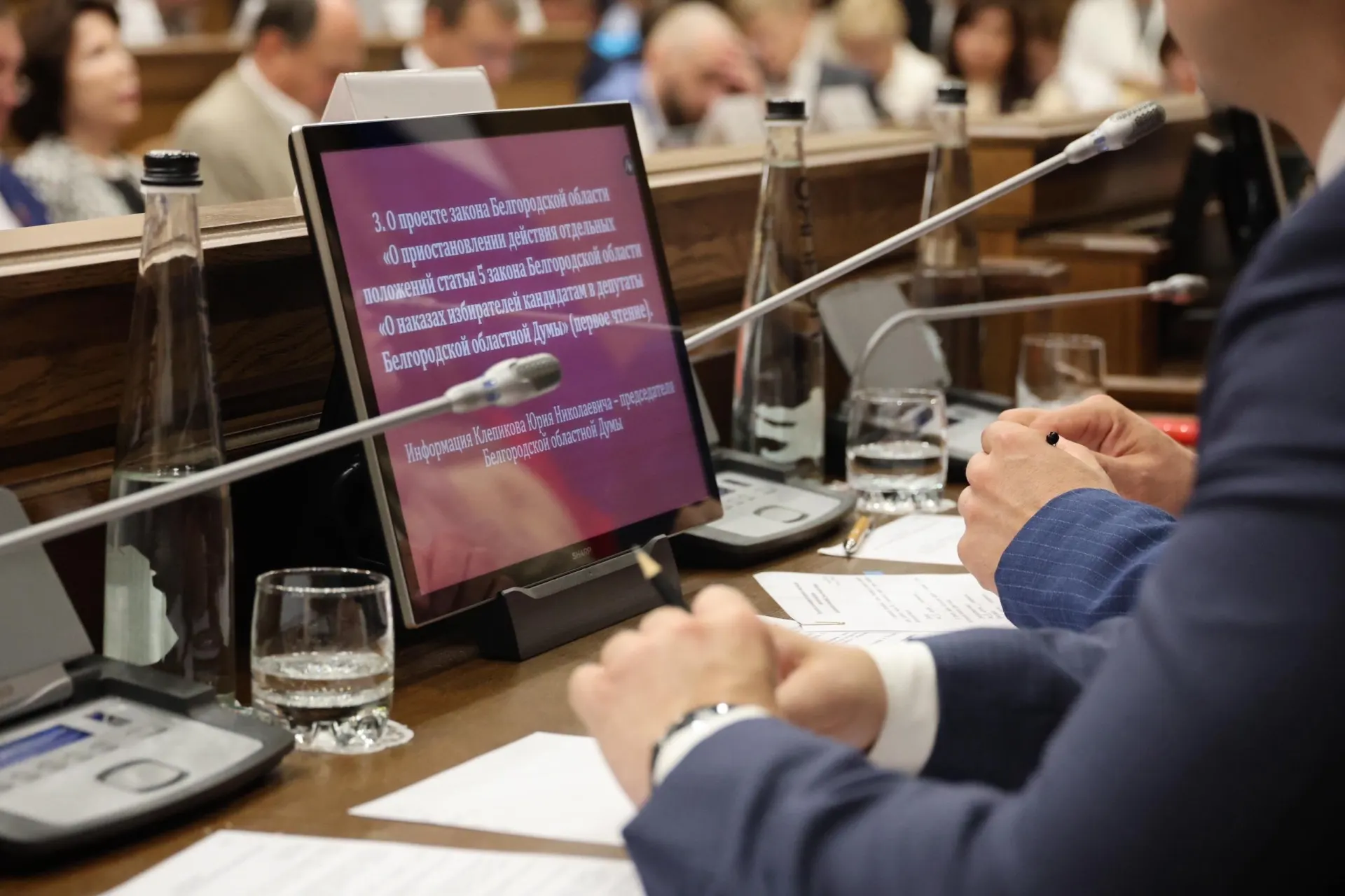 Из‑за нехватки средств региональные депутаты отказались от части наказов избирателей и перевели 100 миллионов рублей на закупку укрытий для обеспечения безопасности жителей.