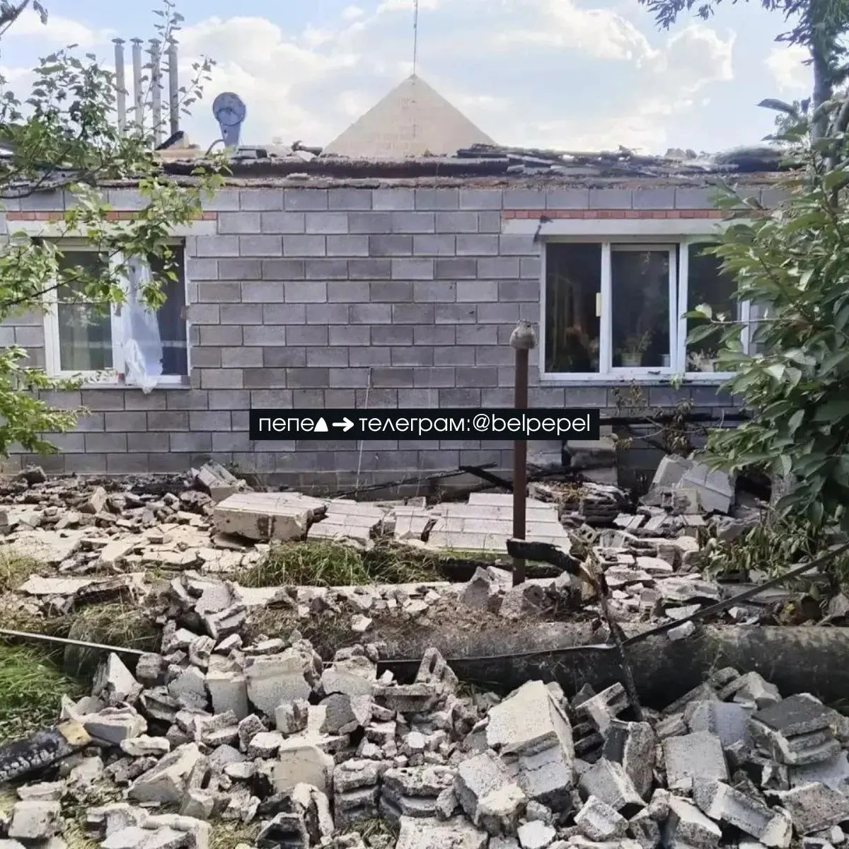 Жители села Малиновка Белгородской области жалуются на молчание чиновников и повторяющиеся обстрелы, приводящие к повреждениям домов.