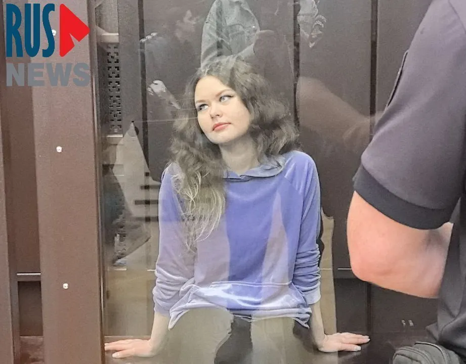 Белгородский суд вынес приговор волонтёрке, помогавшей беженцам из Украины, перевёл её на строгие условия содержания и назначил штраф.