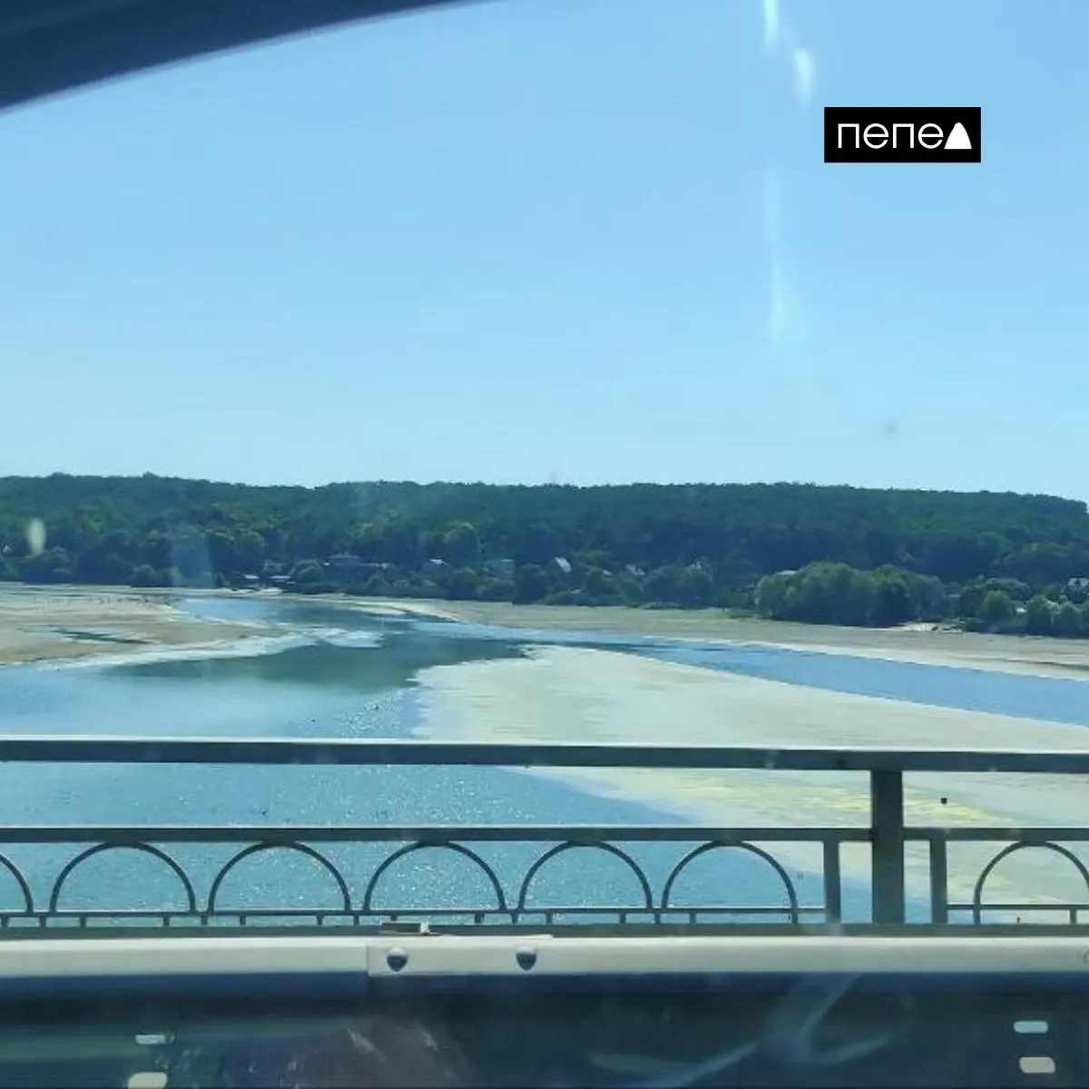 Из-за разрушения плотины водохранилище ниже по течению активно наполняется, затрагивая близлежащие населенные пункты. Ситуация остаётся критической, власти следят за развитием событий.