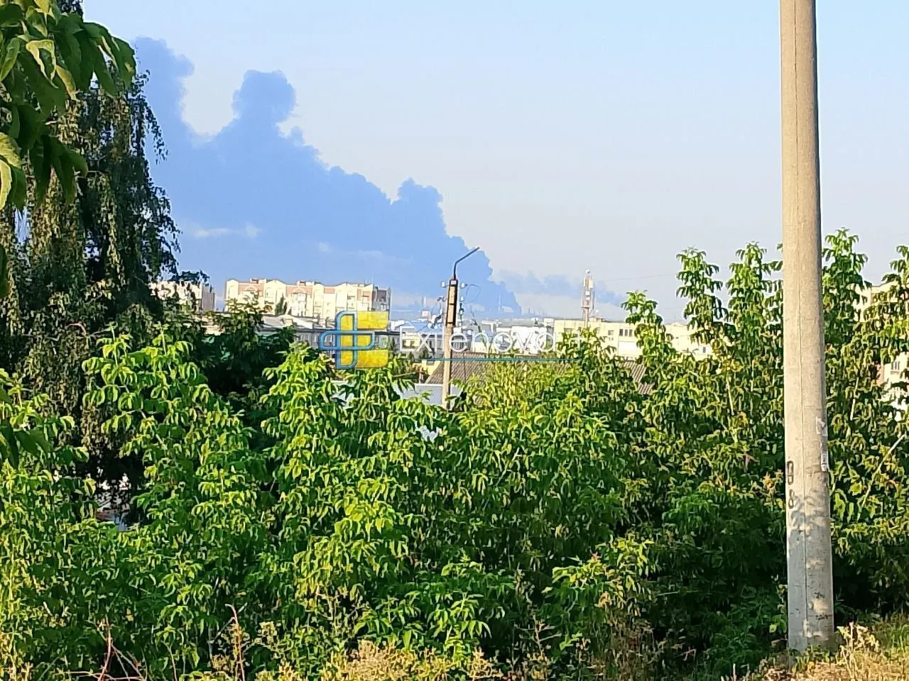 Пожар на Ильском НПЗ после падения дронов, ранения у нескольких человек и масштабные перехваты дронов в регионе; власти координируют работу экстренных служб.