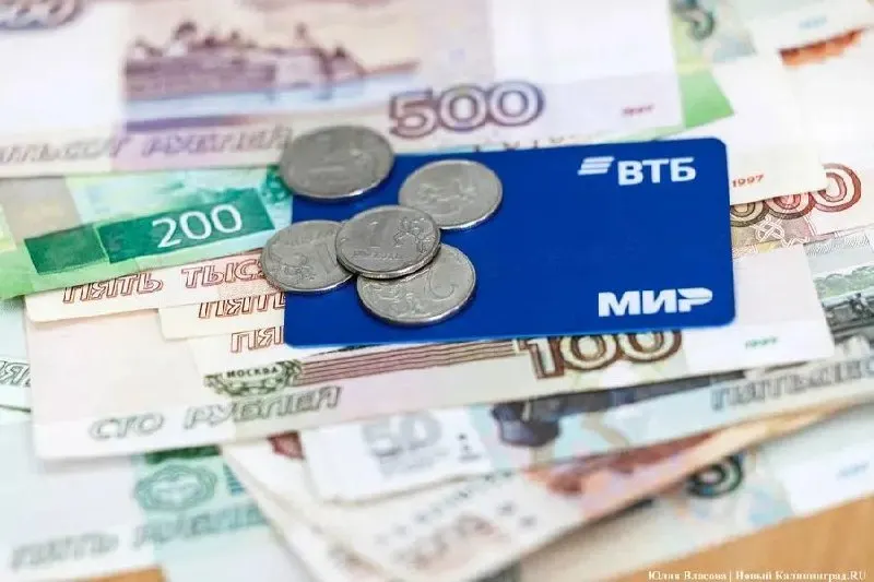 Через две недели в России стартует массовое внедрение цифрового рубля: банки заявили о полной готовности к запуску новой формы валюты, что откроет возможность использования цифрового rubля в депозитах и кредитах.