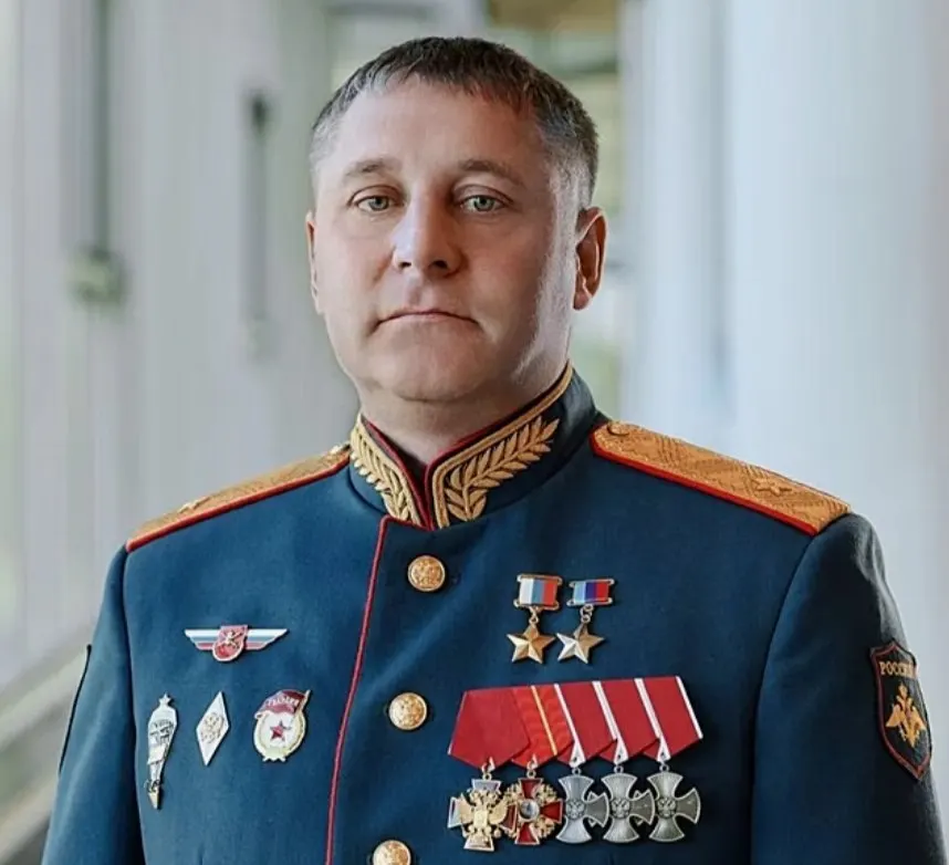 У кандидата в губернаторы Белгородской области зафиксирована демонстрация запрещённых нацистских рунических символов; правоохранительные органы и суды могут применить штрафы и запрет на участие в выборах.