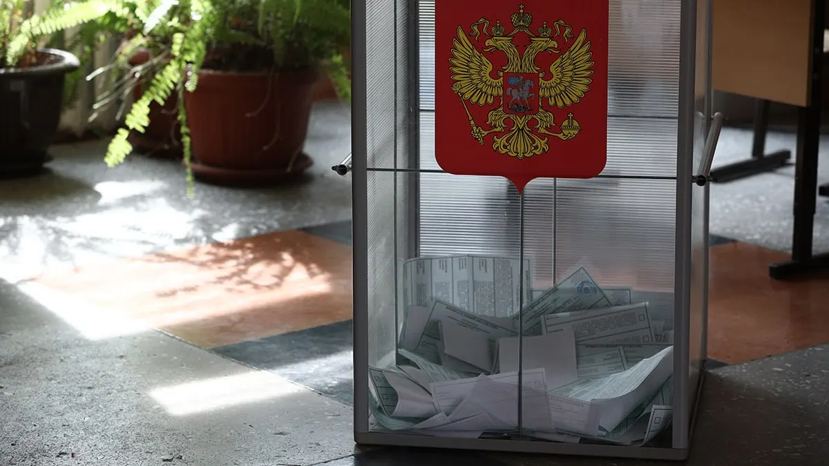 Восьми регионах проходят губернаторские кампании: зарегистрировано 39 кандидатов, один участник снялся. В Коми и других регионах муниципальный фильтр стал поводом для отказов.