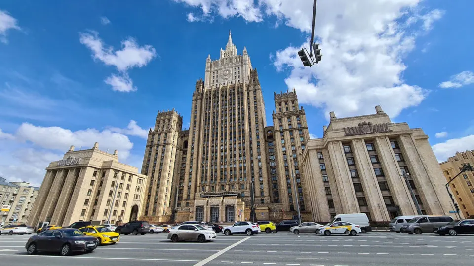 Москва заявляет, что любые попытки заморозить конфликт без устранения его корневых причин недопустимы; Москва настаивает на долгосрочной дипломатии и последовательной реализации целей.