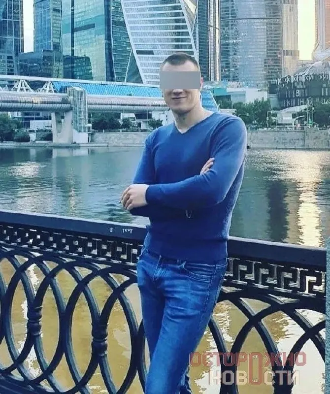 20-летний Александр и 32-летний Виктор погибли во дворе частного дома в селе Казачья Лисица. Бабушка тяжело ранена; семье пока не выплатили помощь.