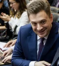 Коммунист Камнев обратился к Минпромторгу с просьбой снизить цены на автомобили LADA внутри страны, указав на разницу цен за рубежом.