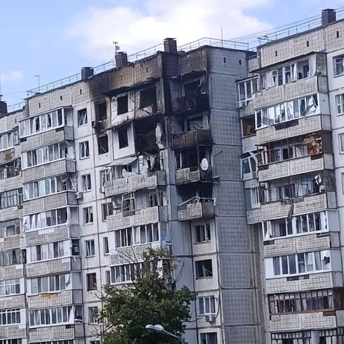Жители Белгорода сообщили, что двери подъездов не открываются во время тревоги и угрозы БПЛА; власти обещали исправить ситуацию, но проблемы сохраняются.