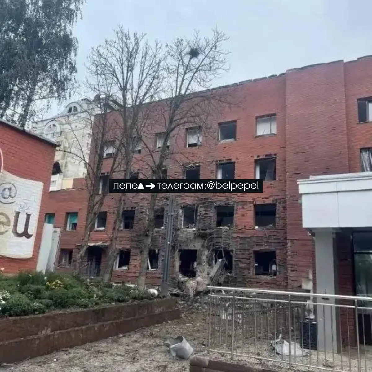 После удара БПЛА по лицей №9 в Белгороде остаются повреждения фасада и данные об инциденте уточняются
