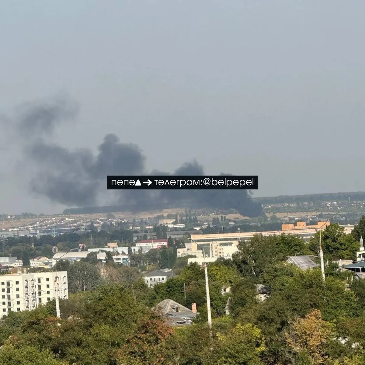 После удара по Белгороду загорелось предприятие в районе улицы Константина Заслонова; ситуация уточняется.