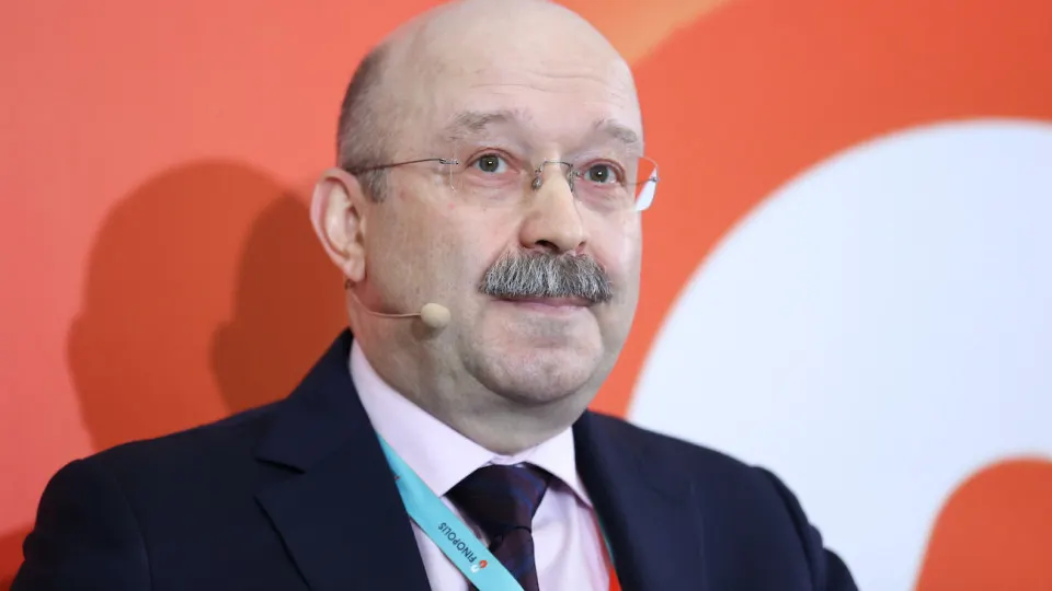 Экономика и мобилизация в центре дебатов о переходе к милитаризованной экономике и её последствиях.