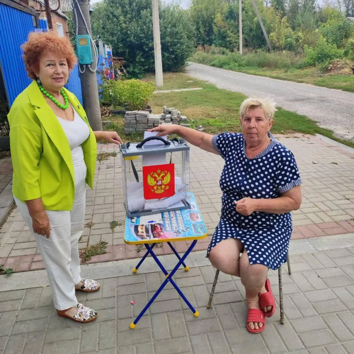 Избирком региона продлил сроки досрочного голосования на выборы в Государственную думу и губернатора до восьми дней; голосование можно проводить не только на участках, но и в домашних условиях, во дворах и в общественных местах.