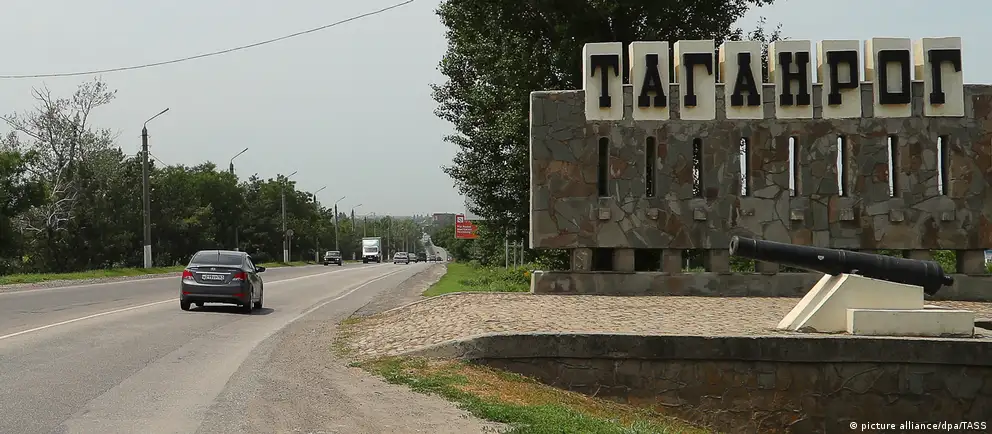 Ночью зафиксированы возгорания и повреждения на Сызранском НПЗ и в Таганроге; власти сообщают об отсутствии погибших и работают службы.
