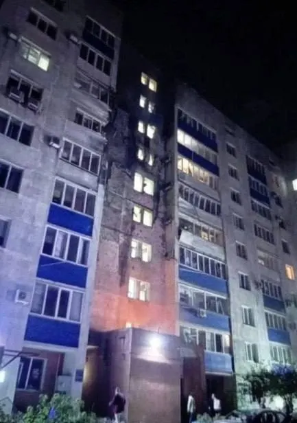 Минобороны заявило об уничтожении 516 дронов за ночь; зафиксированы повреждения в порту Усть-Луга и жилом доме в Новокуйбышевске.