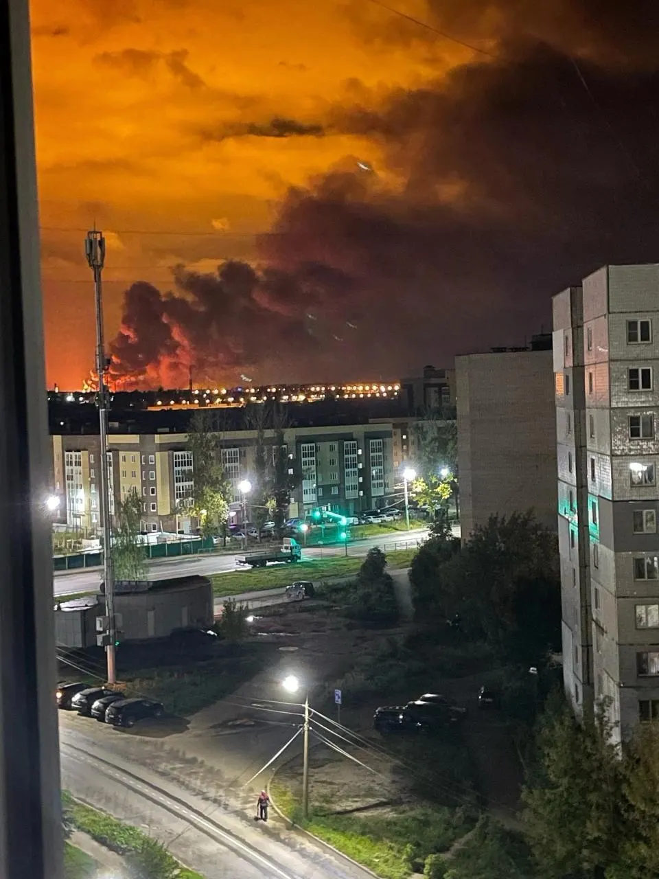 Дроны атаковали Ярославскую и Ростовскую области; поврежден нефтеперерабатывающий завод и частичное отключение электроэнергии в Ростове.