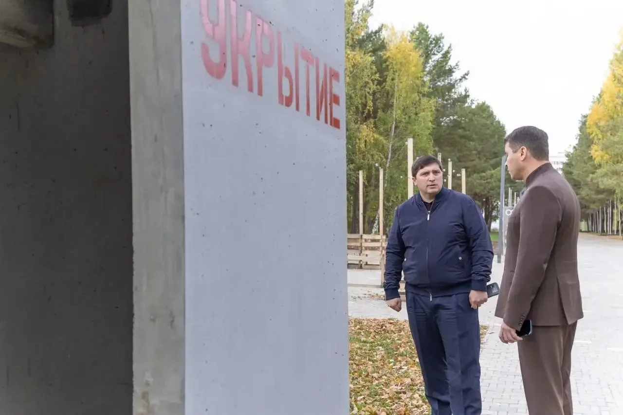 В Нижнекамске в городском парке появился бетонный укрытие. Власти назвали проект пилотным и планируют развивать практику в регионе.