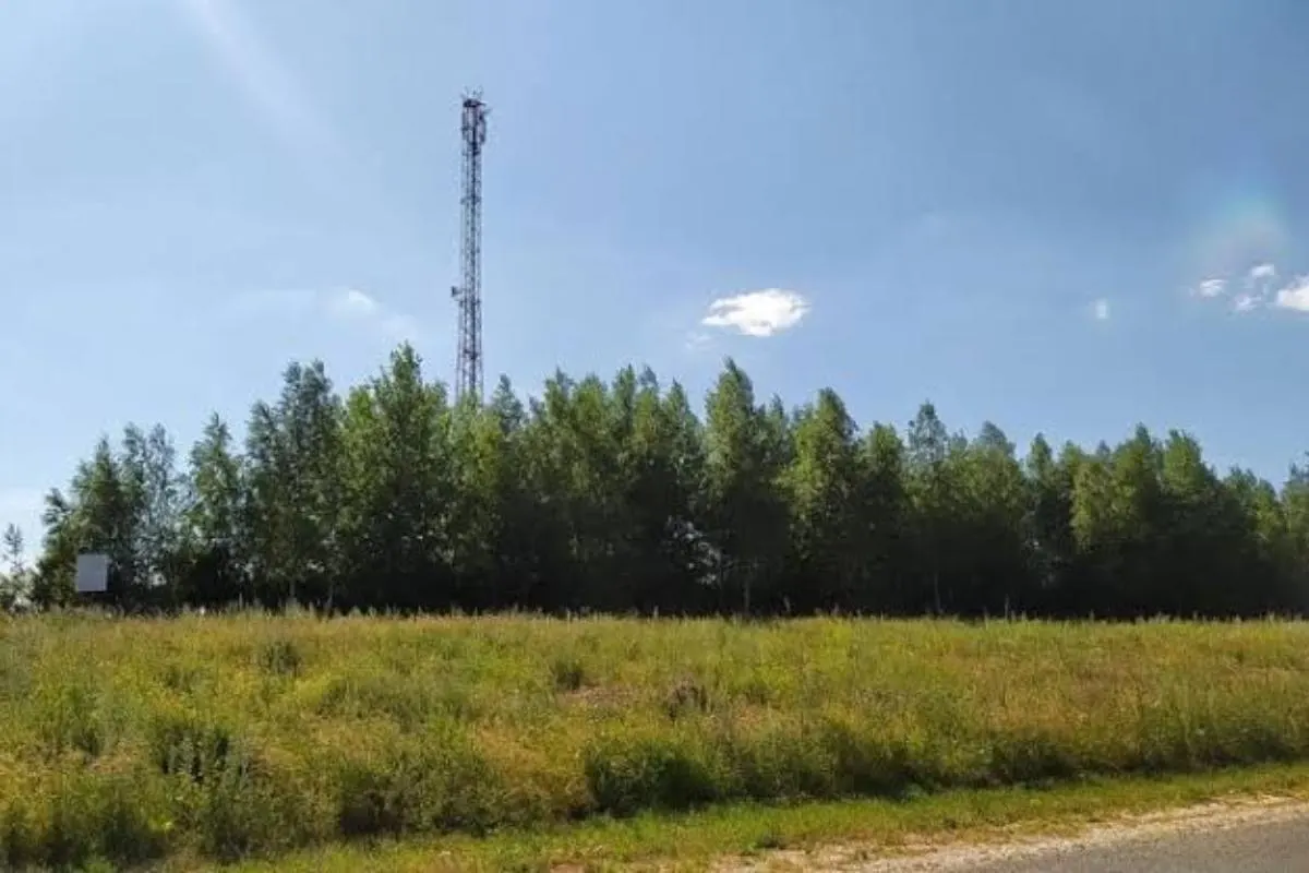 В начале года в регионе из‑за атак беспилотников повреждены более 350 базовых станций связи; власти сообщают о восстановлении сотен объектов и планах увеличить сеть в приграничных селах.